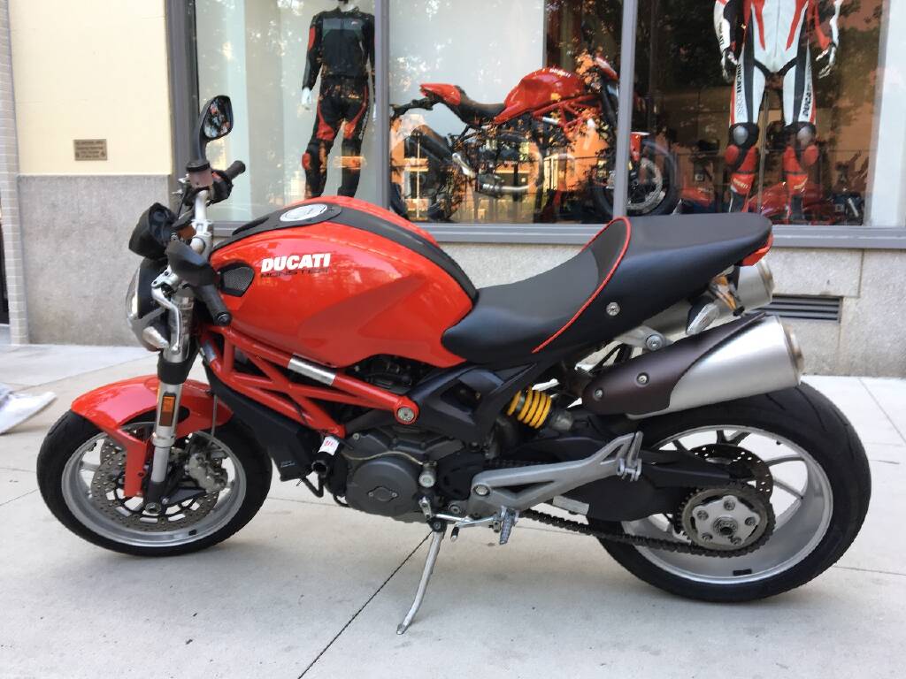 2010 Ducati MONSTER 1100