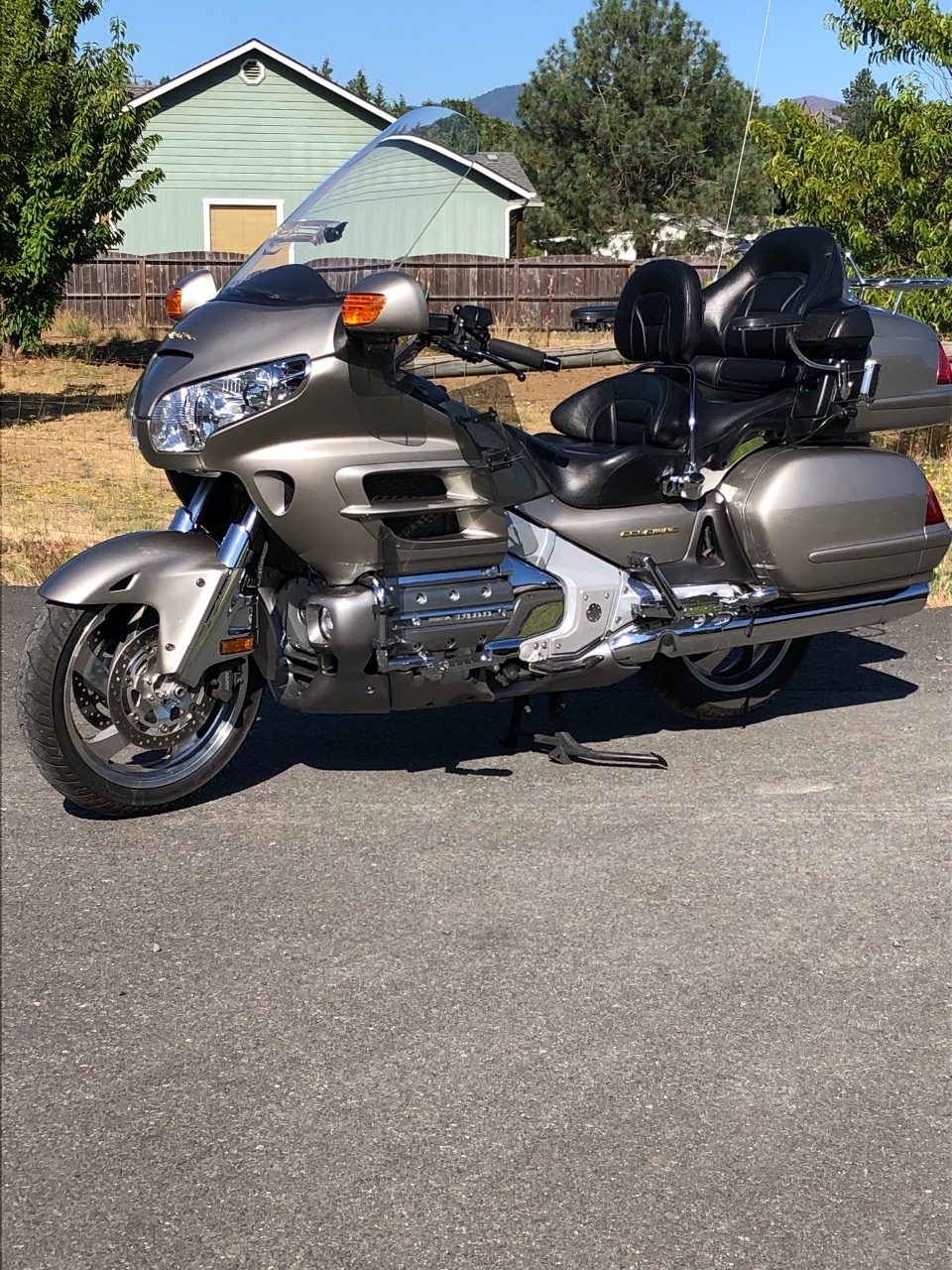 Chrome Omni Luggage Rack with Rubber Pads for 2018-20 Honda Gold Wing Tour Motorcycles Kuryakyn 6766 Motorcycle Accessory