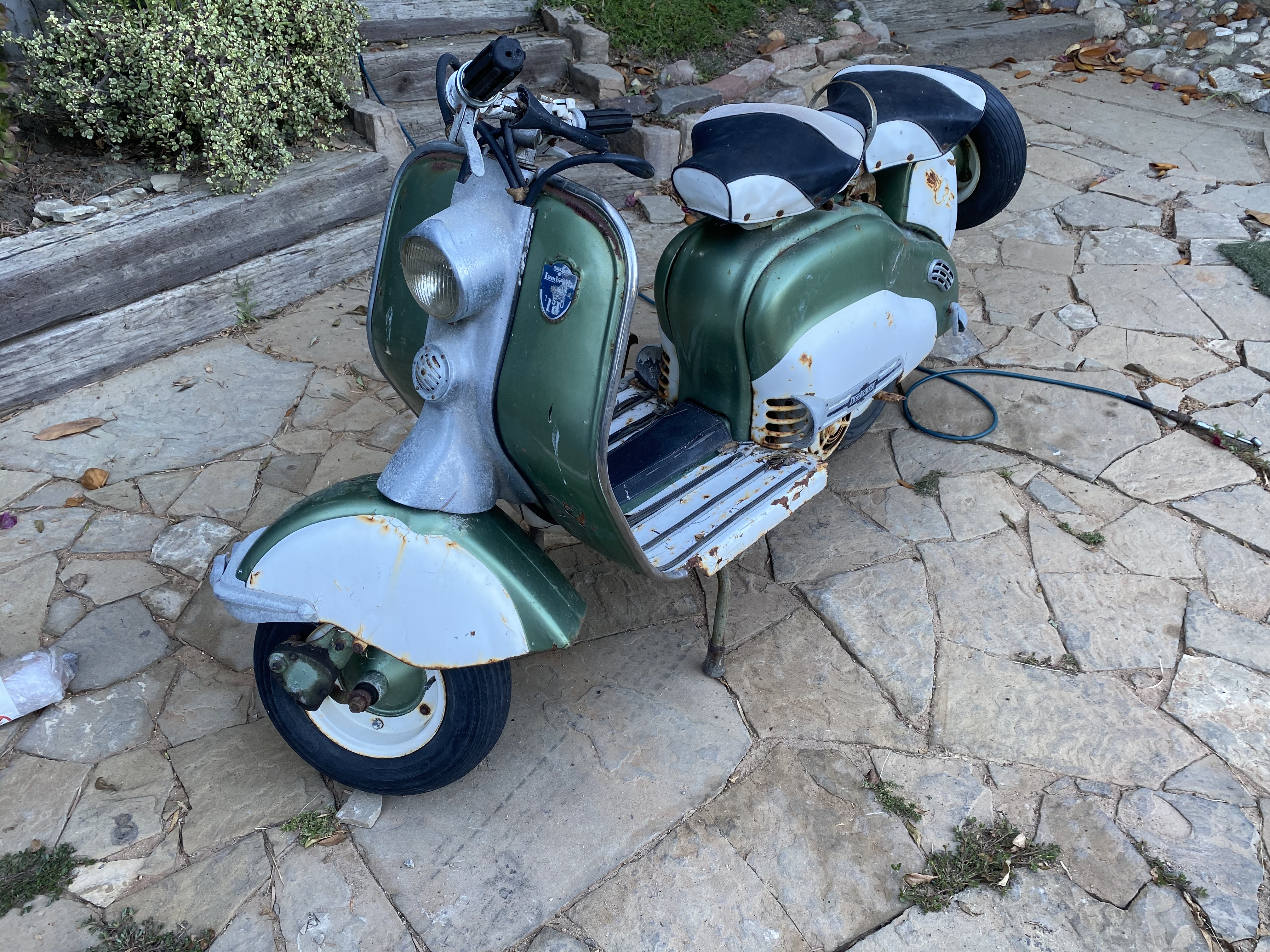 Lambretta 125 Ld 1956  . Vendita Accessori E Ricambi Lambretta.