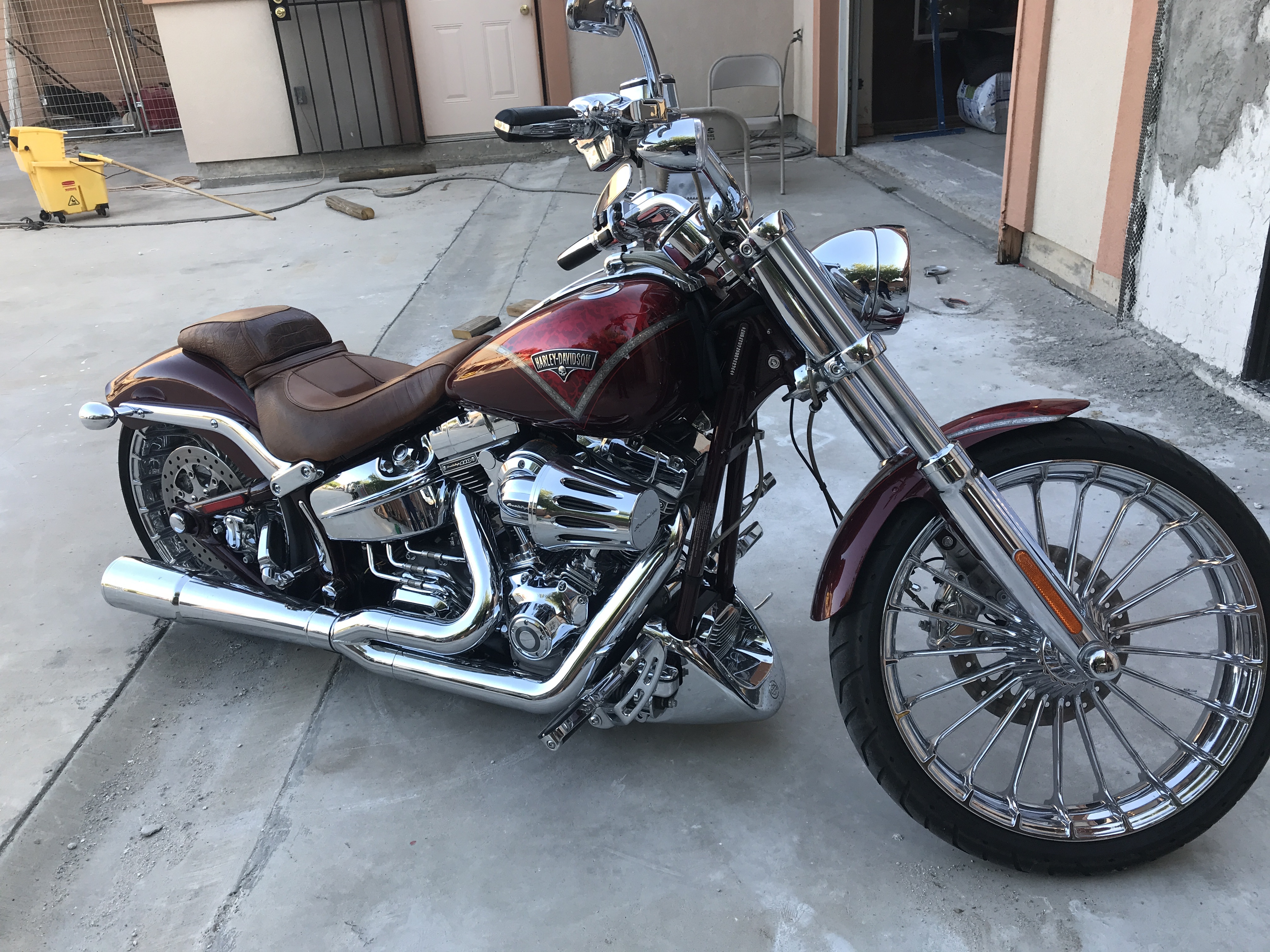 Rewind Dankoplatec Drugar Harley Breakout Cvo Usata Amazon Py Sm Com