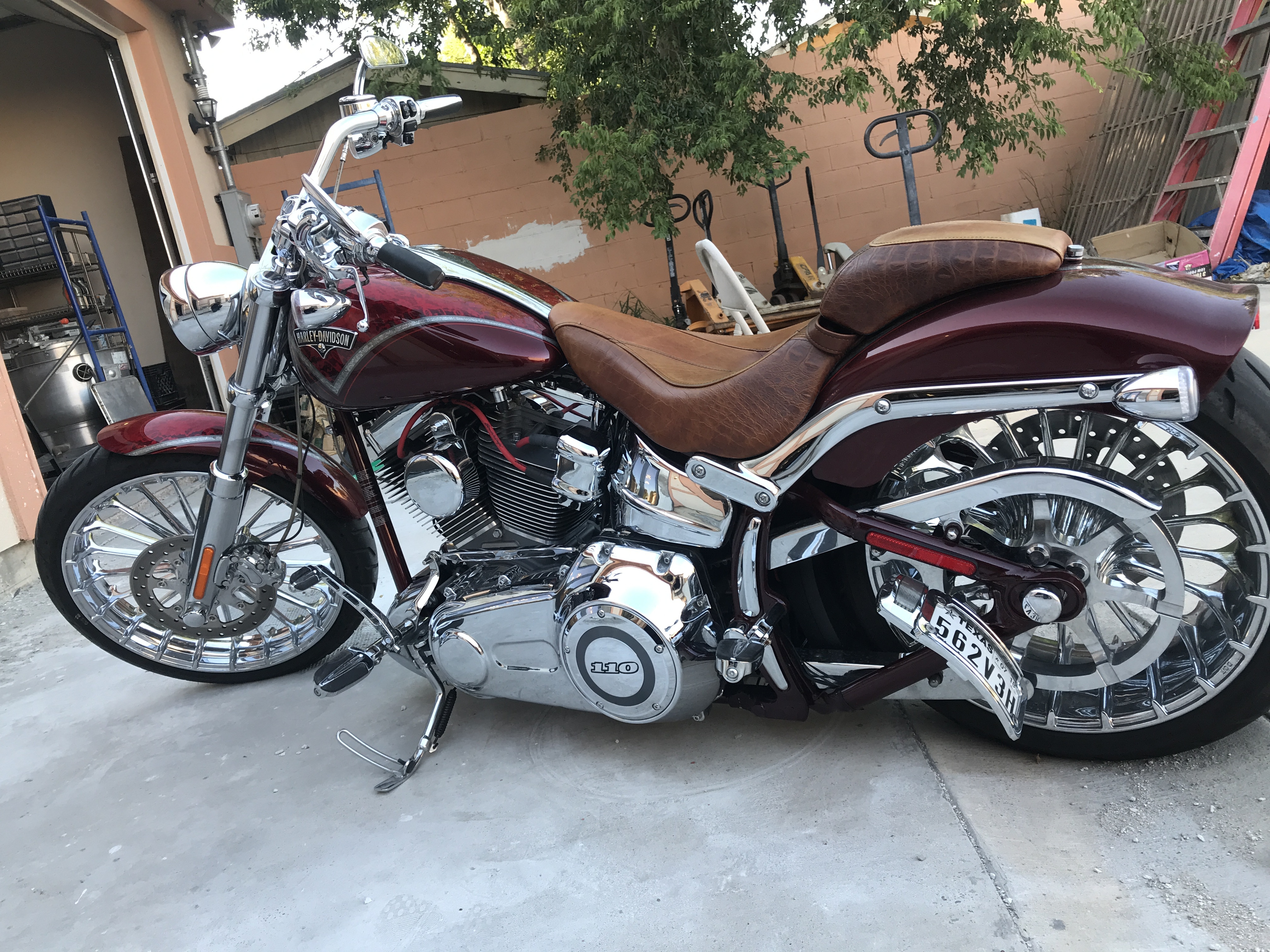 Rewind Dankoplatec Drugar Harley Breakout Cvo Usata Amazon Py Sm Com