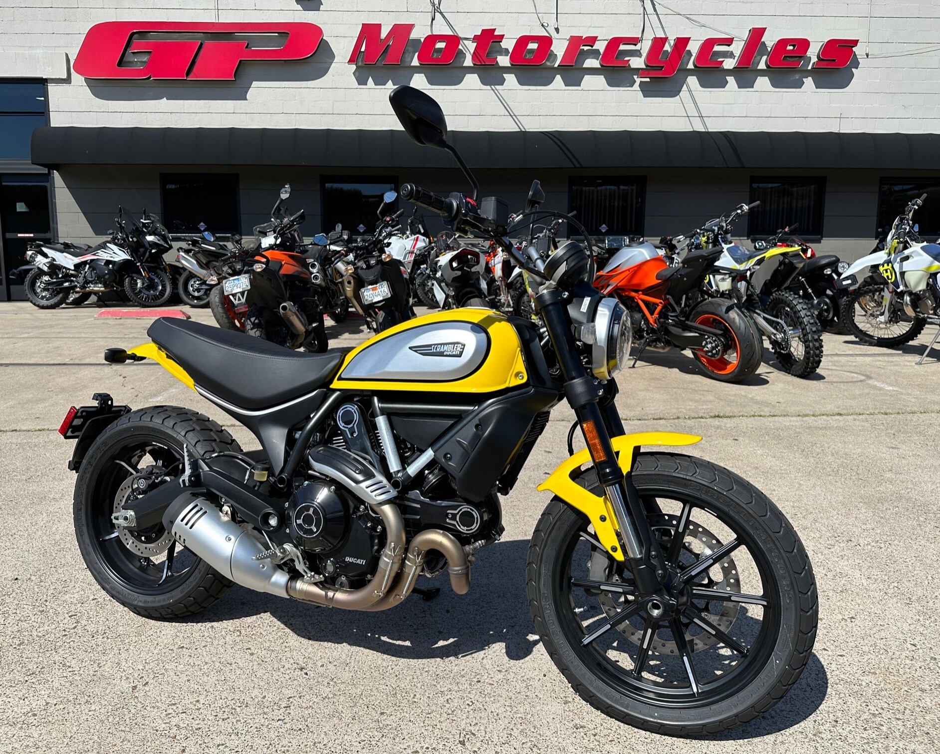 2023 DUCATI  SCRAMBLER ICON YELLOW