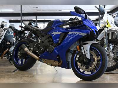 209 Yamaha R1