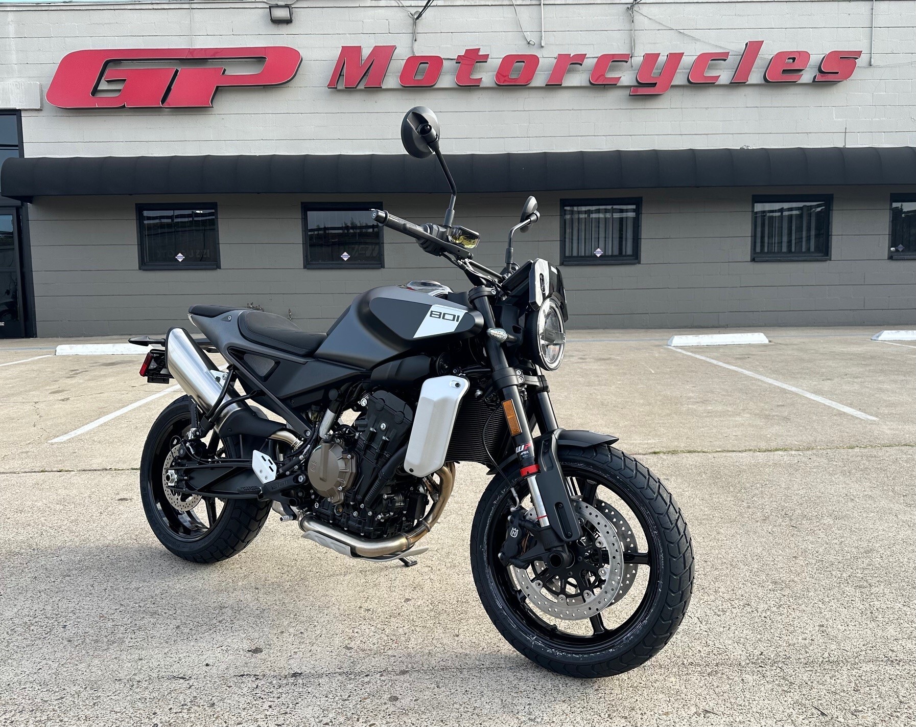 2025 HUSQVARNA SVARTPILEN 801