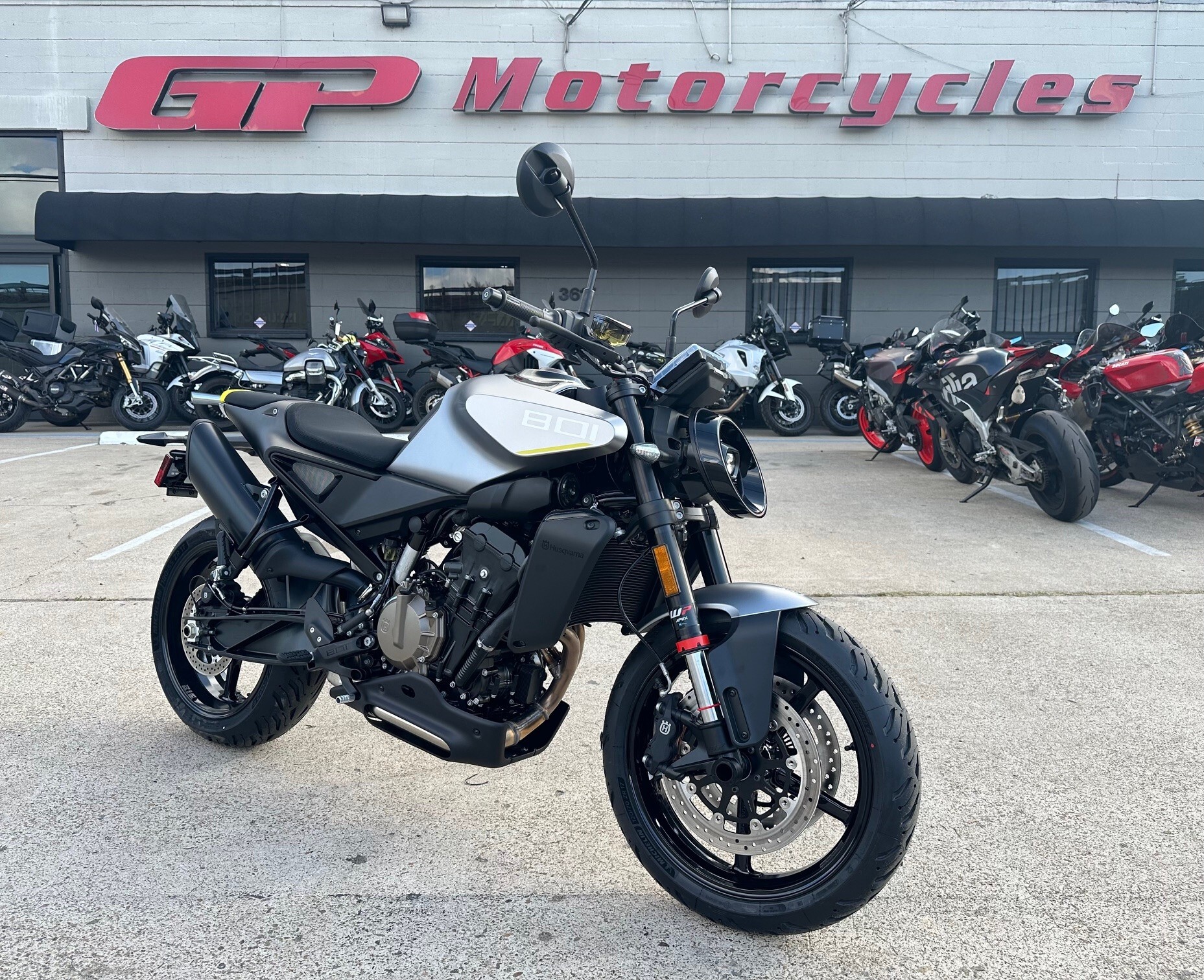 2025 HUSQVARNA VITPILEN 801