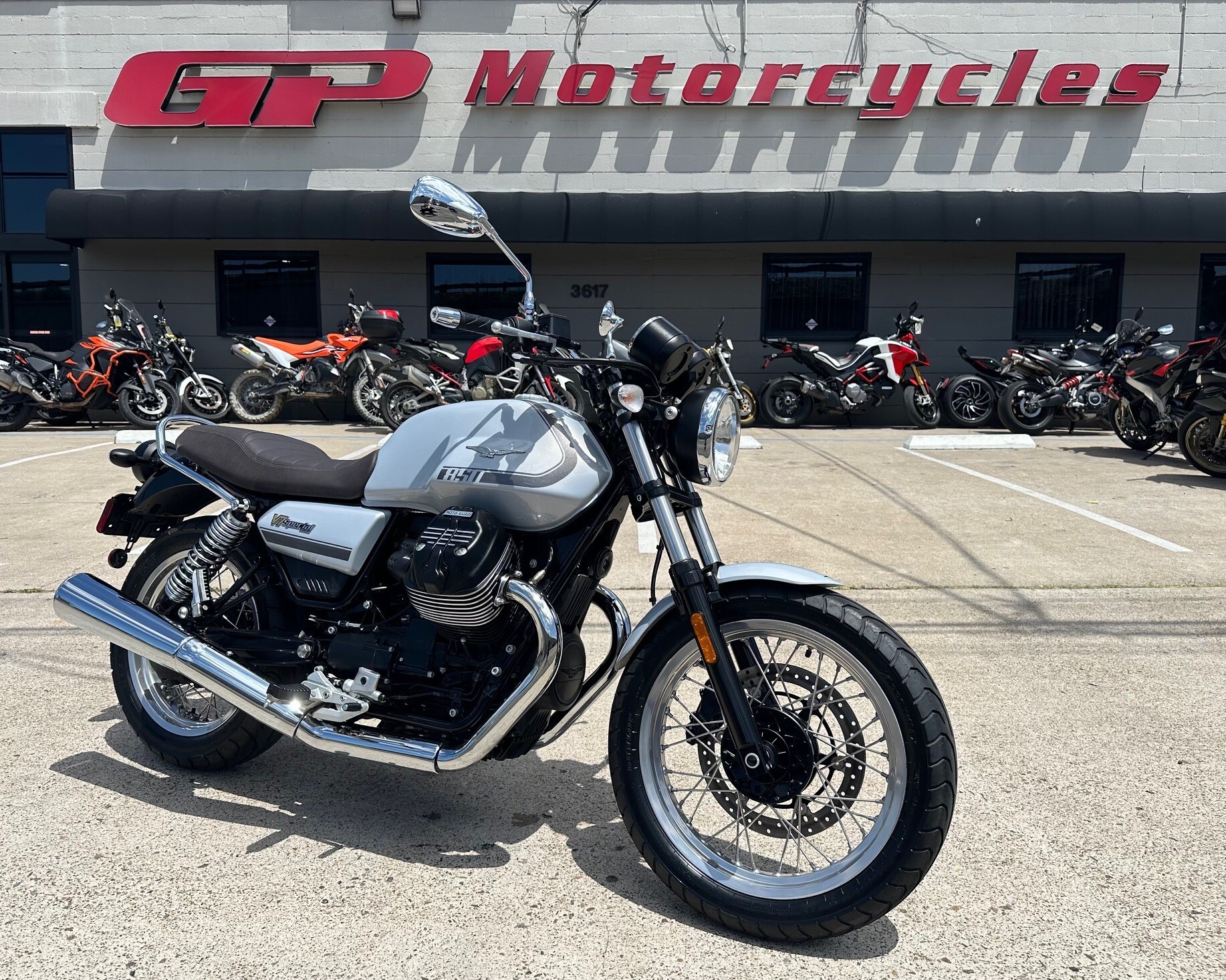 2022 MOTO GUZZI V7 SPECIAL