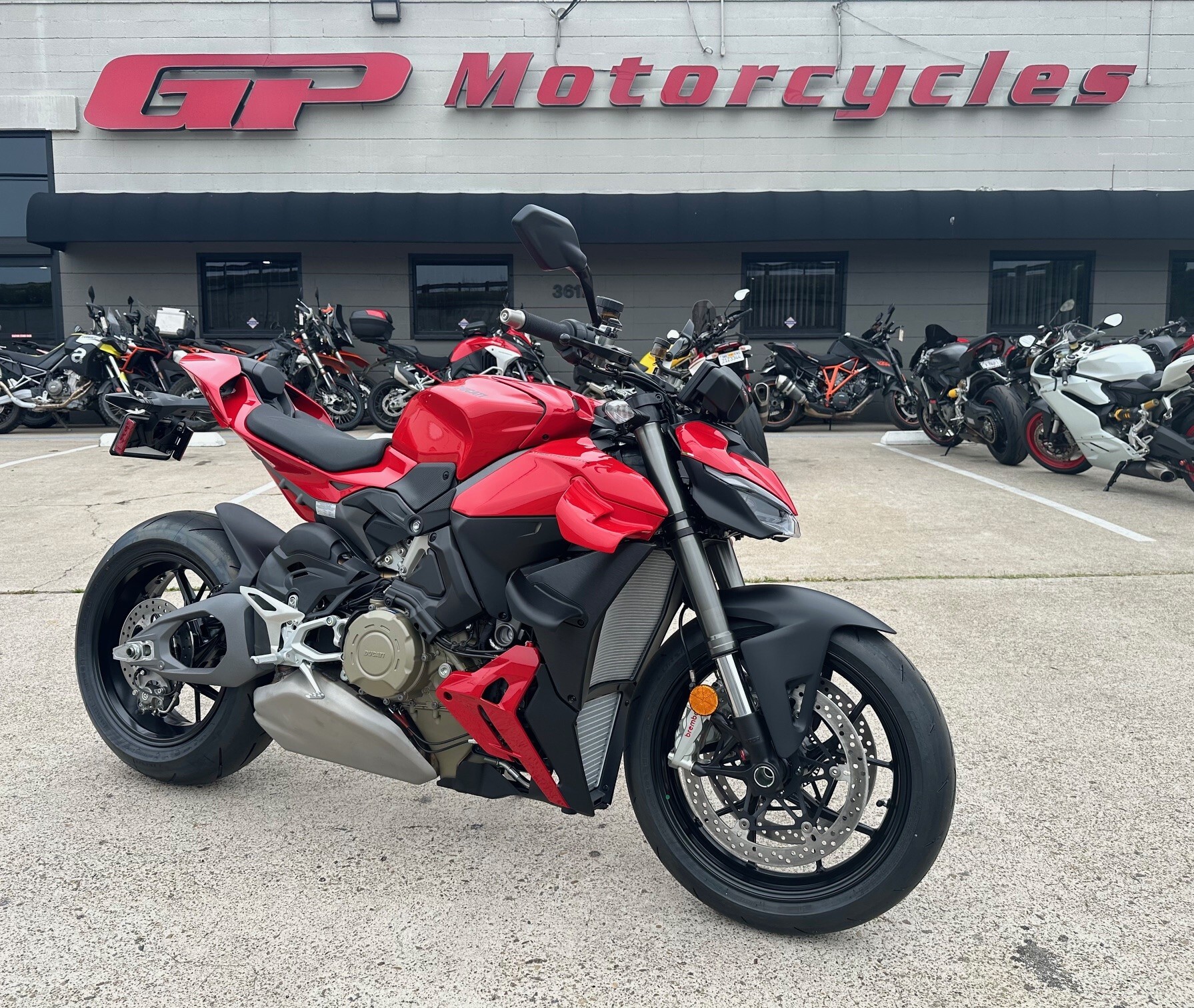 2025 DUCATI STREETFIGHTER V4