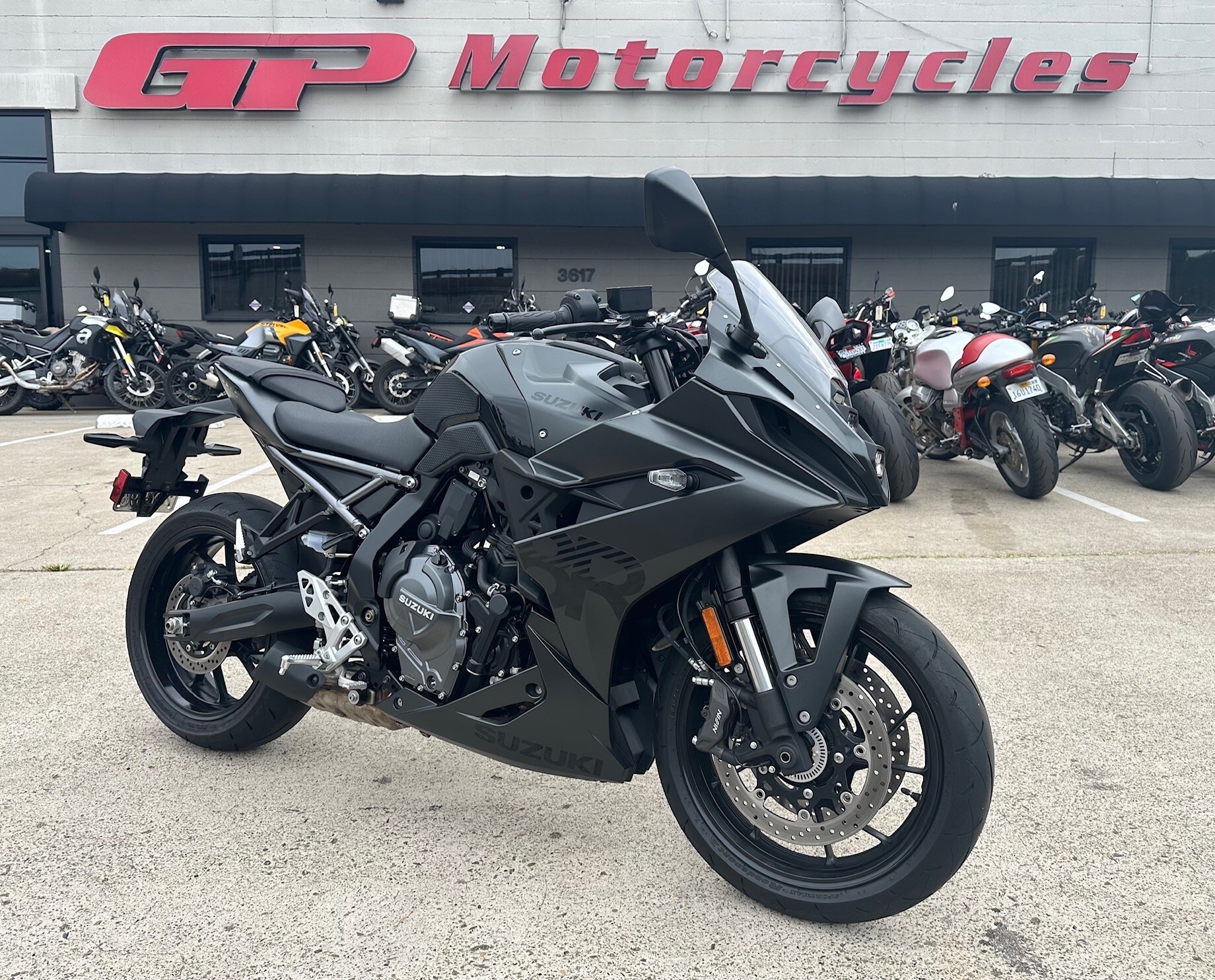 2025 SUZUKI GSX 8R