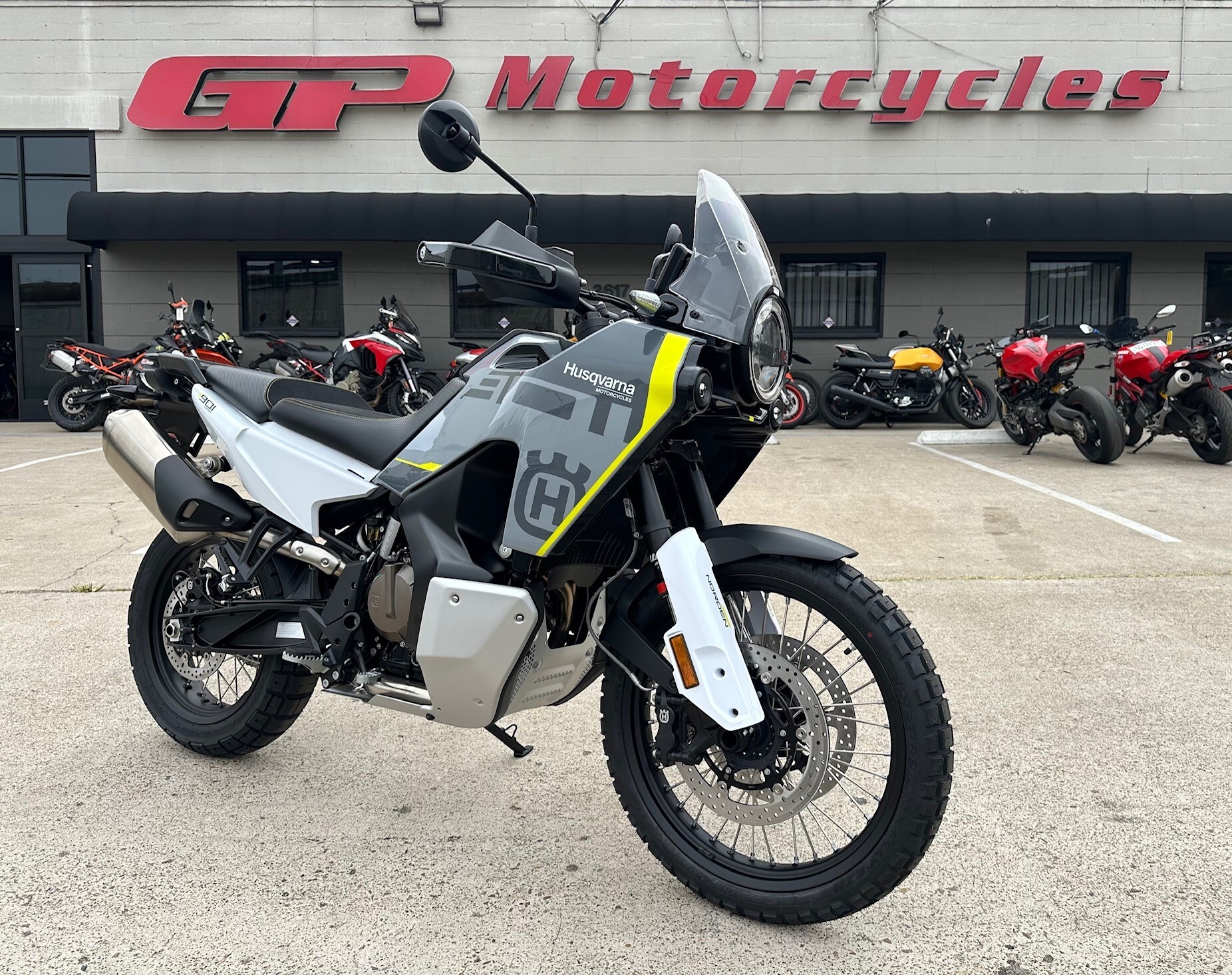 2025 HUSQVARNA NORDEN 901