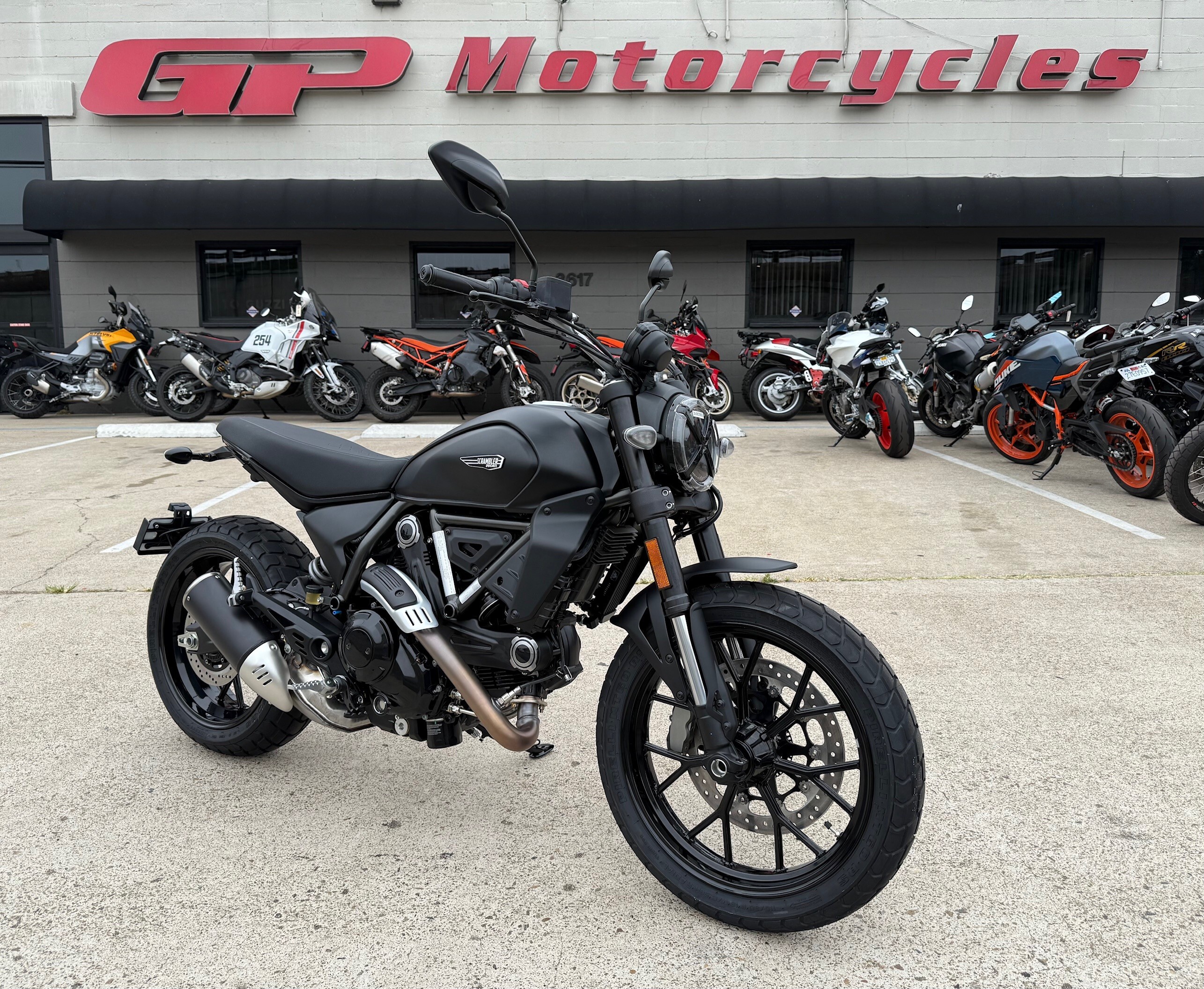 2025 DUCATI SCRAMBLER ICON DARK