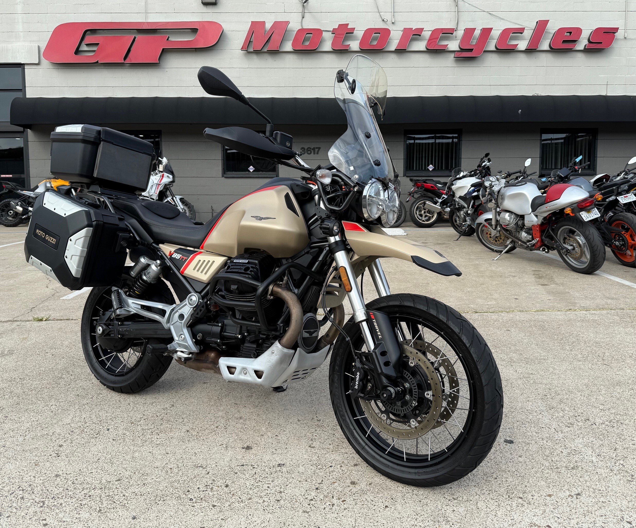 2021 MOTO GUZZI V85 TT TRAVEL