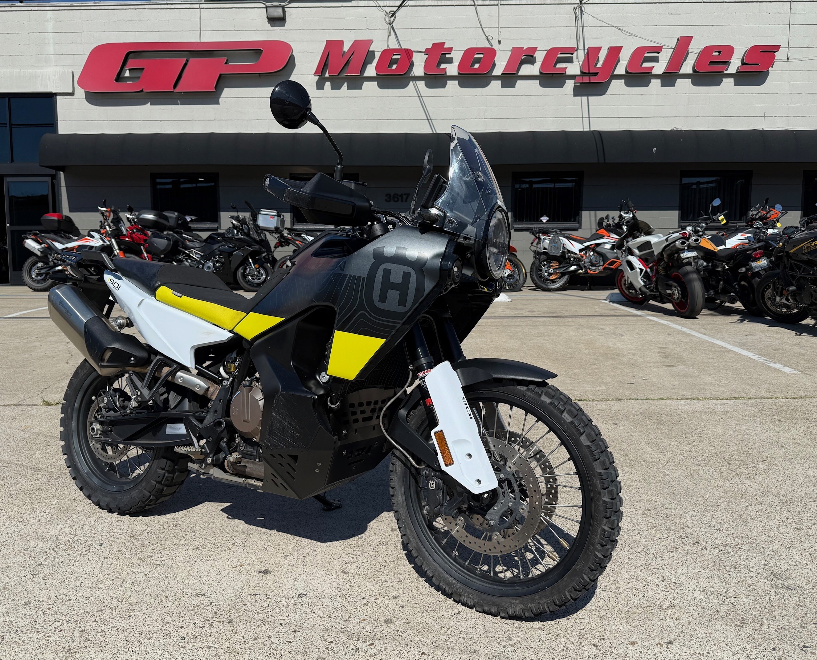 2023 HUSQVARNA  NORDEN 901